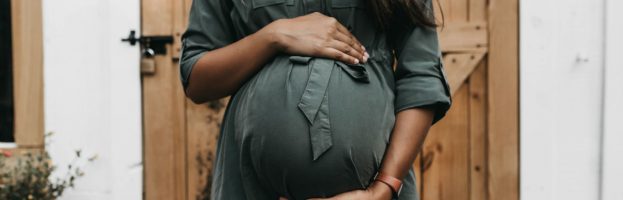 10 idées de tenues pour une séance photo grossesse