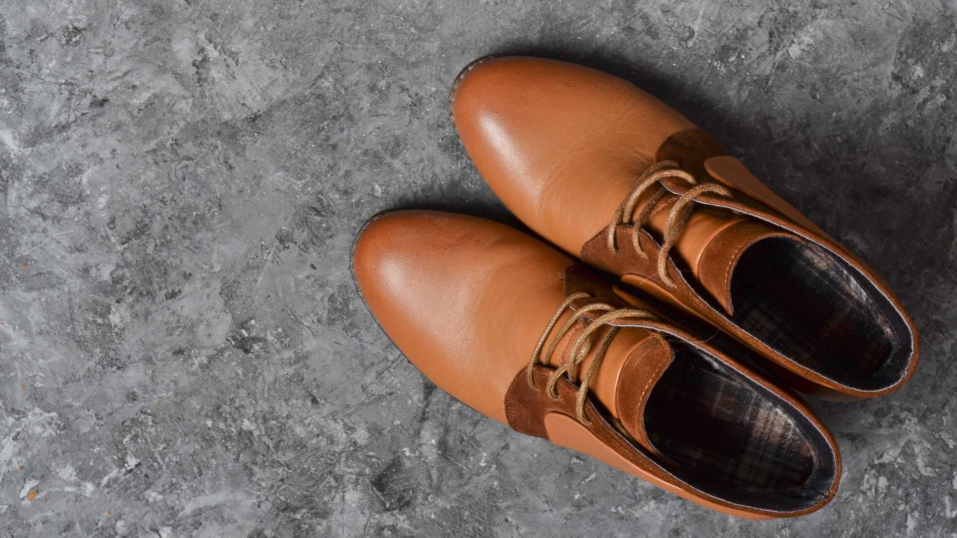 chaussure marron en cuir