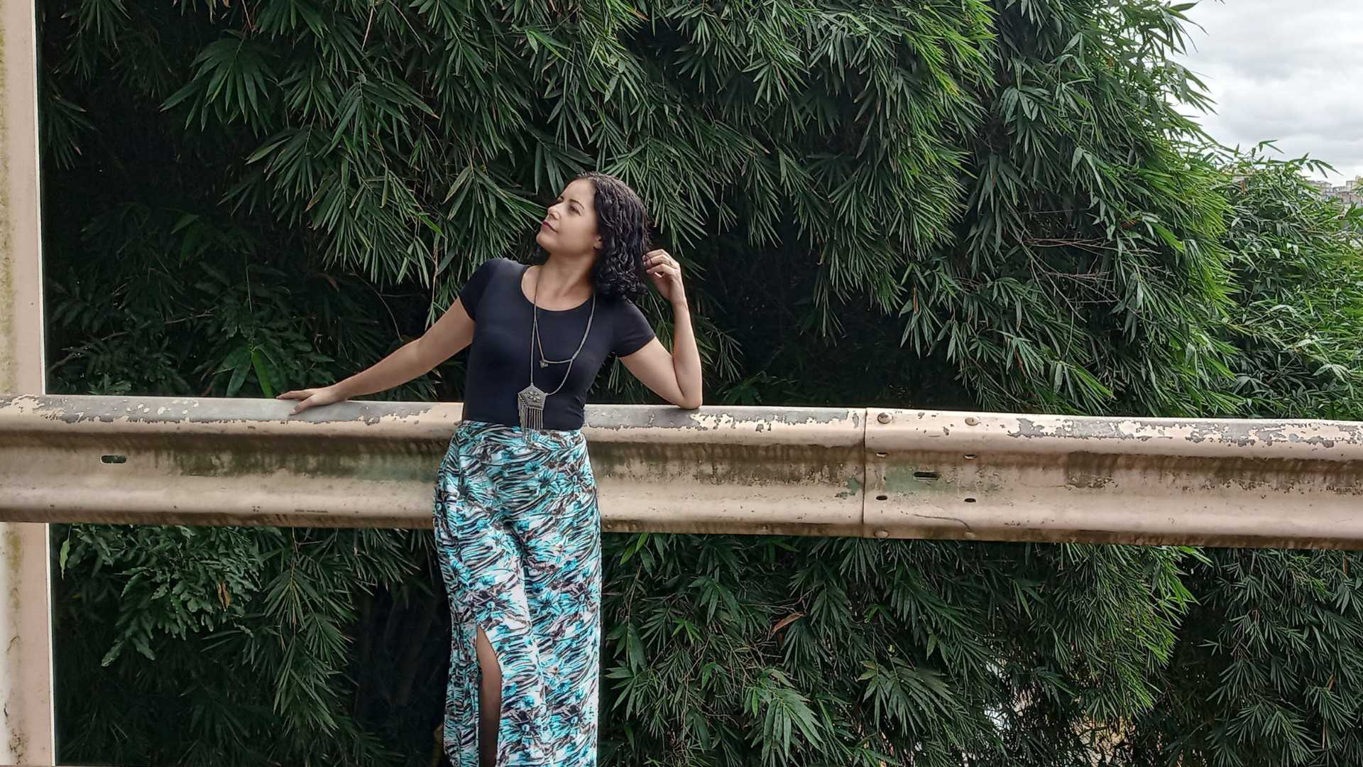 Les secrets de la jupe longue : découvrez les tendances et les astuces pour porter cette pièce