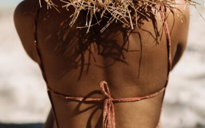 Trouver le maillot de bain parfait : coupes, couleurs et complexions